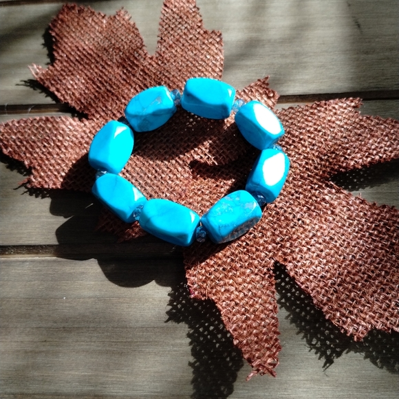 Turquoise Style Chunky Beaded Bracelet - Picture 7 of 16